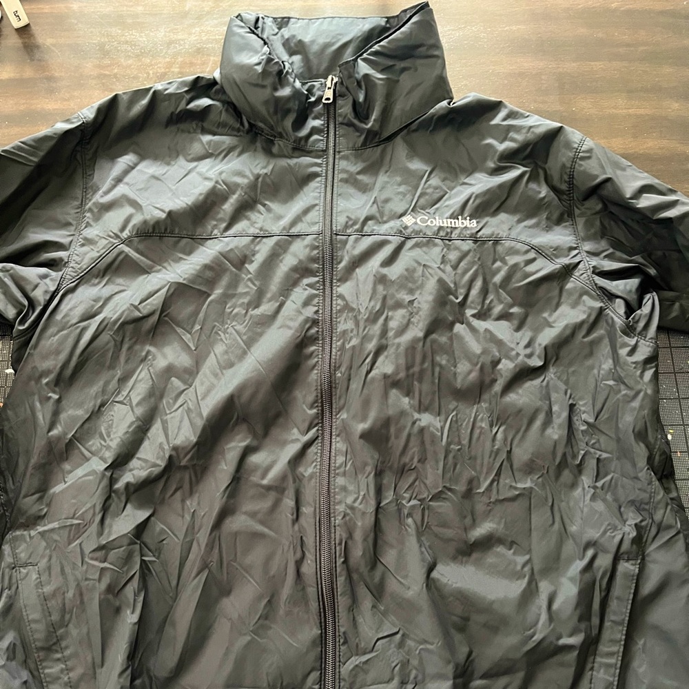 Columbia Light Rain Jacket W/ Adjustable Hood